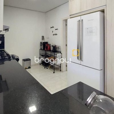 Casa com 322m², 3 quartos (sendo 3 suítes), 2 garagens, no bairro Lagoa da Conceição em Florianópolis