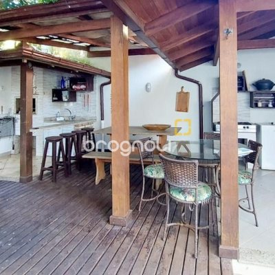 Casa com 322m², 3 quartos (sendo 3 suítes), 2 garagens, no bairro Lagoa da Conceição em Florianópolis