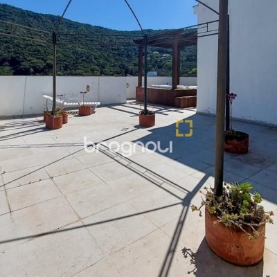 Casa com 322m², 3 quartos (sendo 3 suítes), 2 garagens, no bairro Lagoa da Conceição em Florianópolis