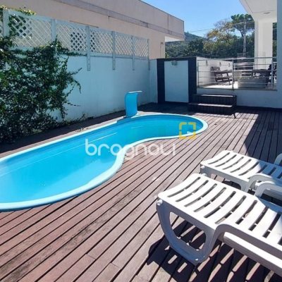 Casa com 322m², 3 quartos (sendo 3 suítes), 2 garagens, no bairro Lagoa da Conceição em Florianópolis