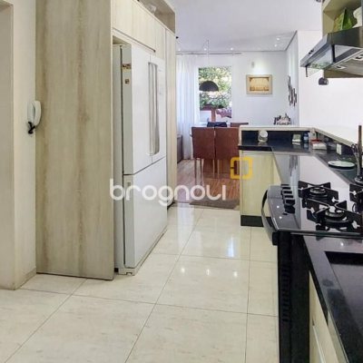 Casa com 322m², 3 quartos (sendo 3 suítes), 2 garagens, no bairro Lagoa da Conceição em Florianópolis