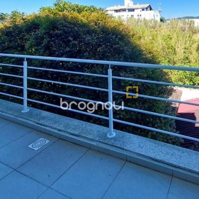 Casa com 322m², 3 quartos (sendo 3 suítes), 2 garagens, no bairro Lagoa da Conceição em Florianópolis