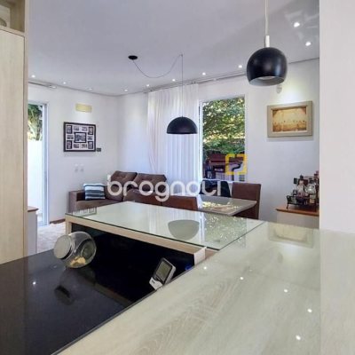 Casa com 322m², 3 quartos (sendo 3 suítes), 2 garagens, no bairro Lagoa da Conceição em Florianópolis