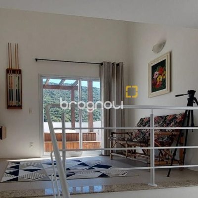 Casa com 322m², 3 quartos (sendo 3 suítes), 2 garagens, no bairro Lagoa da Conceição em Florianópolis