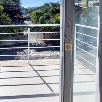 Casa com 322m², 3 quartos (sendo 3 suítes), 2 garagens, no bairro Lagoa da Conceição em Florianópolis