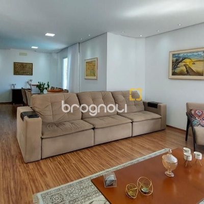 Casa com 322m², 3 quartos (sendo 3 suítes), 2 garagens, no bairro Lagoa da Conceição em Florianópolis