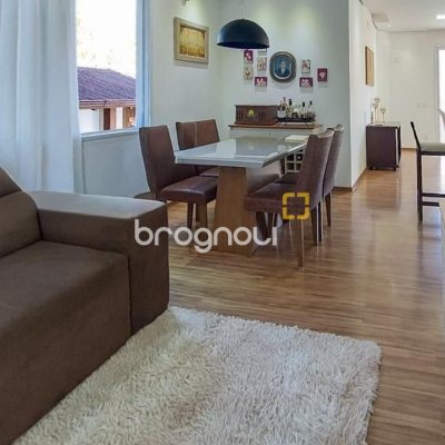 Casa com 322m², 3 quartos (sendo 3 suítes), 2 garagens, no bairro Lagoa da Conceição em Florianópolis