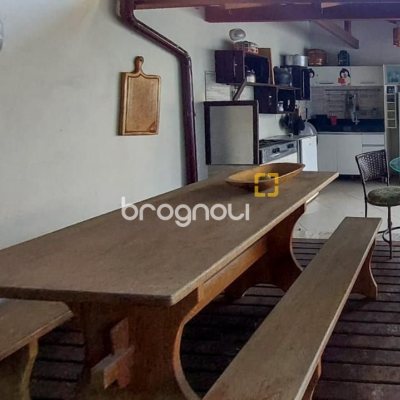 Casa com 322m², 3 quartos (sendo 3 suítes), 2 garagens, no bairro Lagoa da Conceição em Florianópolis