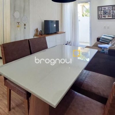 Casa com 322m², 3 quartos (sendo 3 suítes), 2 garagens, no bairro Lagoa da Conceição em Florianópolis