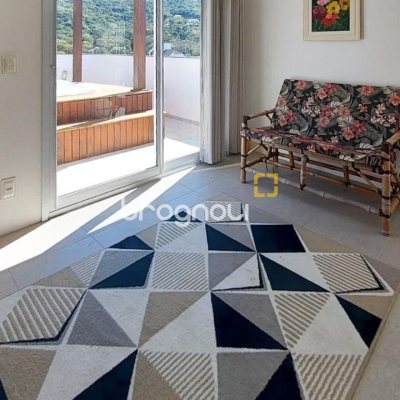 Casa com 322m², 3 quartos (sendo 3 suítes), 2 garagens, no bairro Lagoa da Conceição em Florianópolis