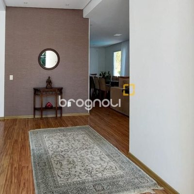 Casa com 322m², 3 quartos (sendo 3 suítes), 2 garagens, no bairro Lagoa da Conceição em Florianópolis