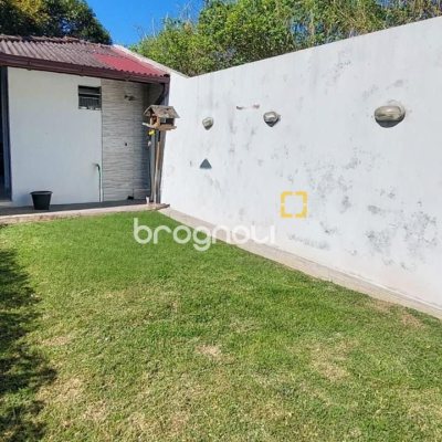 Casa com 322m², 3 quartos (sendo 3 suítes), 2 garagens, no bairro Lagoa da Conceição em Florianópolis