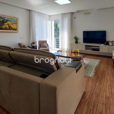 Casa com 322m², 3 quartos (sendo 3 suítes), 2 garagens, no bairro Lagoa da Conceição em Florianópolis