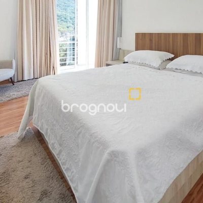 Casa com 322m², 3 quartos (sendo 3 suítes), 2 garagens, no bairro Lagoa da Conceição em Florianópolis