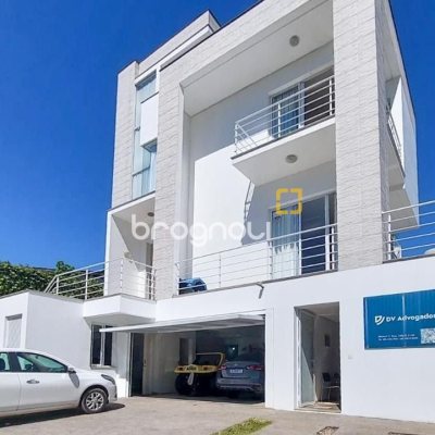 Casa com 322m², 3 quartos (sendo 3 suítes), 2 garagens, no bairro Lagoa da Conceição em Florianópolis