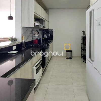 Casa com 322m², 3 quartos (sendo 3 suítes), 2 garagens, no bairro Lagoa da Conceição em Florianópolis