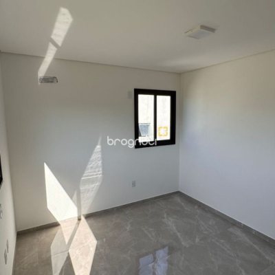 Casa com 110m², 2 quartos (sendo 2 suítes), 2 garagens, no bairro Ingleses em Florianópolis