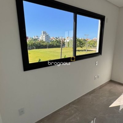 Casa com 110m², 2 quartos (sendo 2 suítes), 2 garagens, no bairro Ingleses em Florianópolis