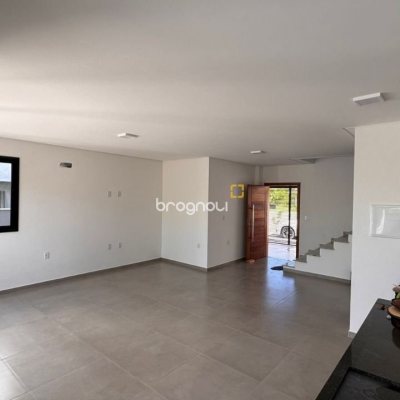 Casa com 110m², 2 quartos (sendo 2 suítes), 2 garagens, no bairro Ingleses em Florianópolis