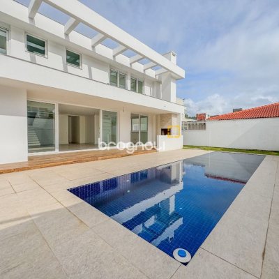 Casa com 450m², 4 quartos (sendo 4 suítes), 4 garagens, no bairro Jurerê Internacional em Florianópolis