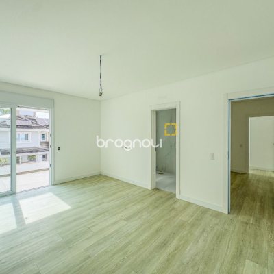 Casa com 450m², 4 quartos (sendo 4 suítes), 4 garagens, no bairro Jurerê Internacional em Florianópolis