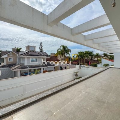 Casa com 450m², 4 quartos (sendo 4 suítes), 4 garagens, no bairro Jurerê Internacional em Florianópolis