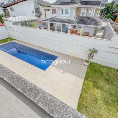 Casa com 450m², 4 quartos (sendo 4 suítes), 4 garagens, no bairro Jurerê Internacional em Florianópolis