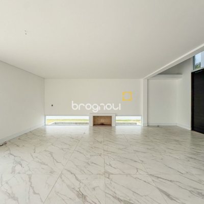 Casa com 450m², 4 quartos (sendo 4 suítes), 4 garagens, no bairro Jurerê Internacional em Florianópolis
