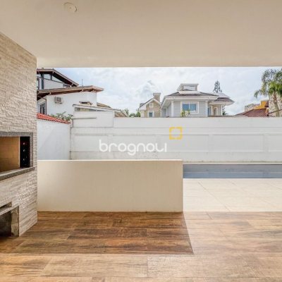 Casa com 450m², 4 quartos (sendo 4 suítes), 4 garagens, no bairro Jurerê Internacional em Florianópolis
