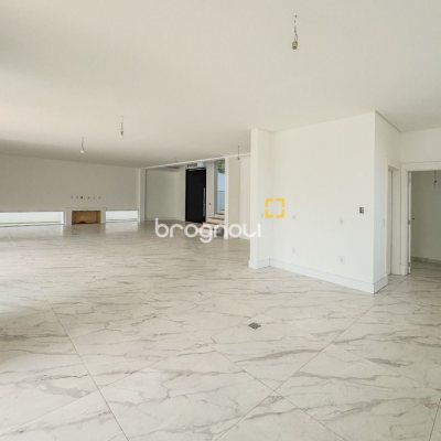 Casa com 450m², 4 quartos (sendo 4 suítes), 4 garagens, no bairro Jurerê Internacional em Florianópolis
