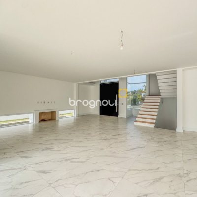 Casa com 450m², 4 quartos (sendo 4 suítes), 4 garagens, no bairro Jurerê Internacional em Florianópolis