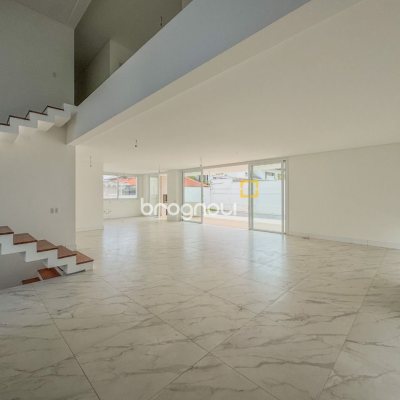 Casa com 450m², 4 quartos (sendo 4 suítes), 4 garagens, no bairro Jurerê Internacional em Florianópolis