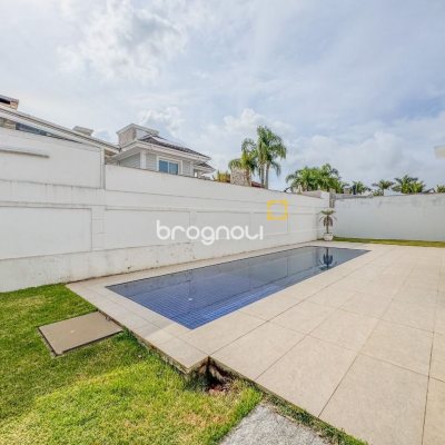 Casa com 450m², 4 quartos (sendo 4 suítes), 4 garagens, no bairro Jurerê Internacional em Florianópolis