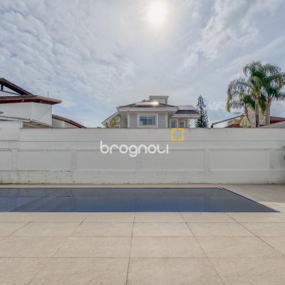 Casa com 450m², 4 quartos (sendo 4 suítes), 4 garagens, no bairro Jurerê Internacional em Florianópolis