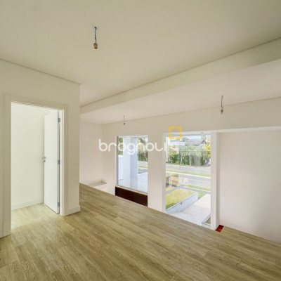 Casa com 450m², 4 quartos (sendo 4 suítes), 4 garagens, no bairro Jurerê Internacional em Florianópolis