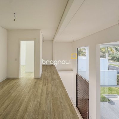 Casa com 450m², 4 quartos (sendo 4 suítes), 4 garagens, no bairro Jurerê Internacional em Florianópolis