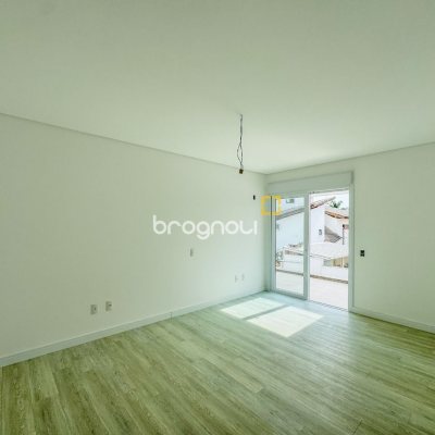 Casa com 450m², 4 quartos (sendo 4 suítes), 4 garagens, no bairro Jurerê Internacional em Florianópolis