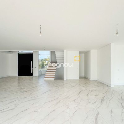 Casa com 450m², 4 quartos (sendo 4 suítes), 4 garagens, no bairro Jurerê Internacional em Florianópolis