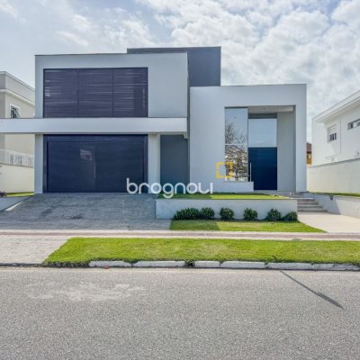 Casa com 450m², 4 quartos (sendo 4 suítes), 4 garagens, no bairro Jurerê Internacional em Florianópolis