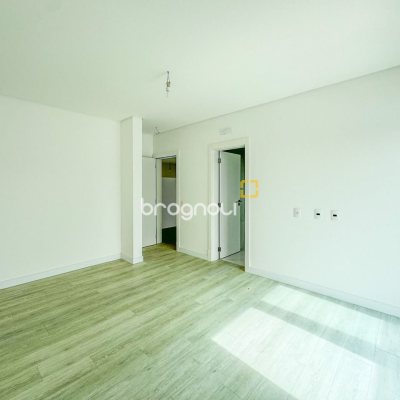 Casa com 450m², 4 quartos (sendo 4 suítes), 4 garagens, no bairro Jurerê Internacional em Florianópolis
