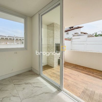 Casa com 450m², 4 quartos (sendo 4 suítes), 4 garagens, no bairro Jurerê Internacional em Florianópolis