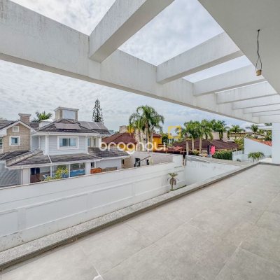 Casa com 450m², 4 quartos (sendo 4 suítes), 4 garagens, no bairro Jurerê Internacional em Florianópolis