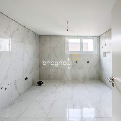Casa com 450m², 4 quartos (sendo 4 suítes), 4 garagens, no bairro Jurerê Internacional em Florianópolis
