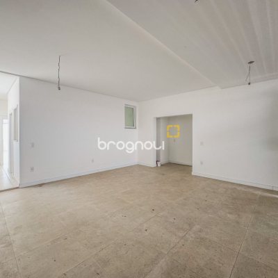 Casa com 450m², 4 quartos (sendo 4 suítes), 4 garagens, no bairro Jurerê Internacional em Florianópolis