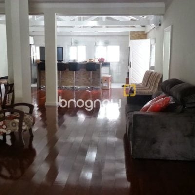 Casa com 171m², 2 quartos (sendo 2 suítes), 7 garagens, no bairro Cachoeira do Bom Jesus em Florianópolis