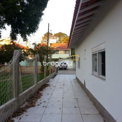 Casa com 171m², 2 quartos (sendo 2 suítes), 7 garagens, no bairro Cachoeira do Bom Jesus em Florianópolis