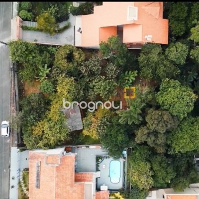 Terreno com 1427m², no bairro Coqueiros em Florianópolis