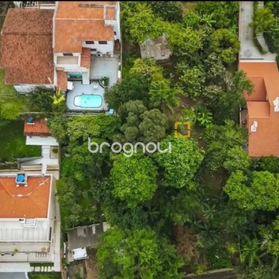 Terreno com 1427m², no bairro Coqueiros em Florianópolis