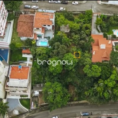 Terreno com 1427m², no bairro Coqueiros em Florianópolis