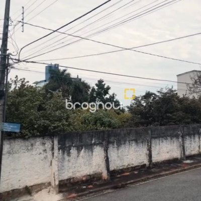 Terreno com 1427m², no bairro Coqueiros em Florianópolis